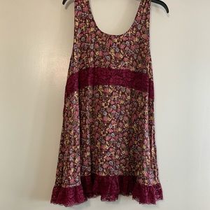 Floral and lace sleeveless tunic top